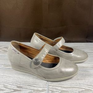 Mephisto Mobils Low heel Mary Jane Style Shoe Womens 7.5